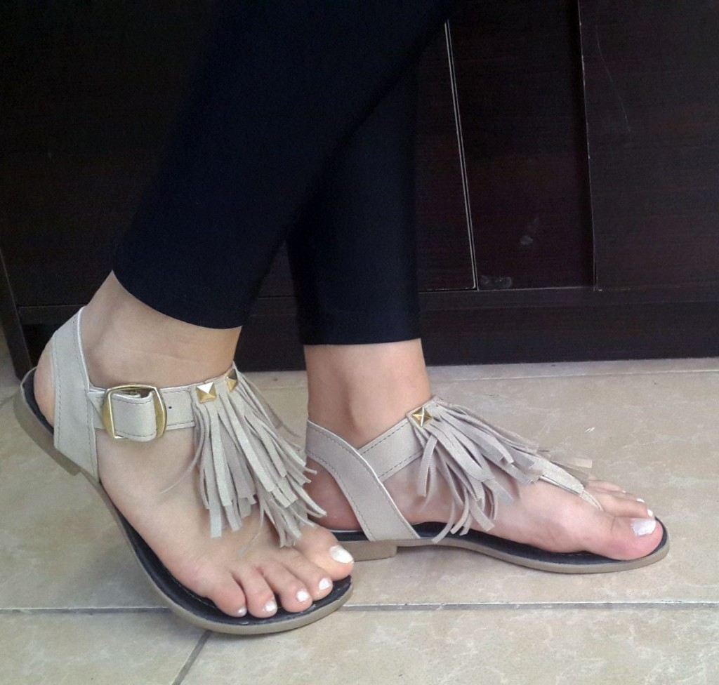 chatitas-sandalias-con-flecos-y-tachas-verano-2016-978211-MLA20516047710_122015-F
