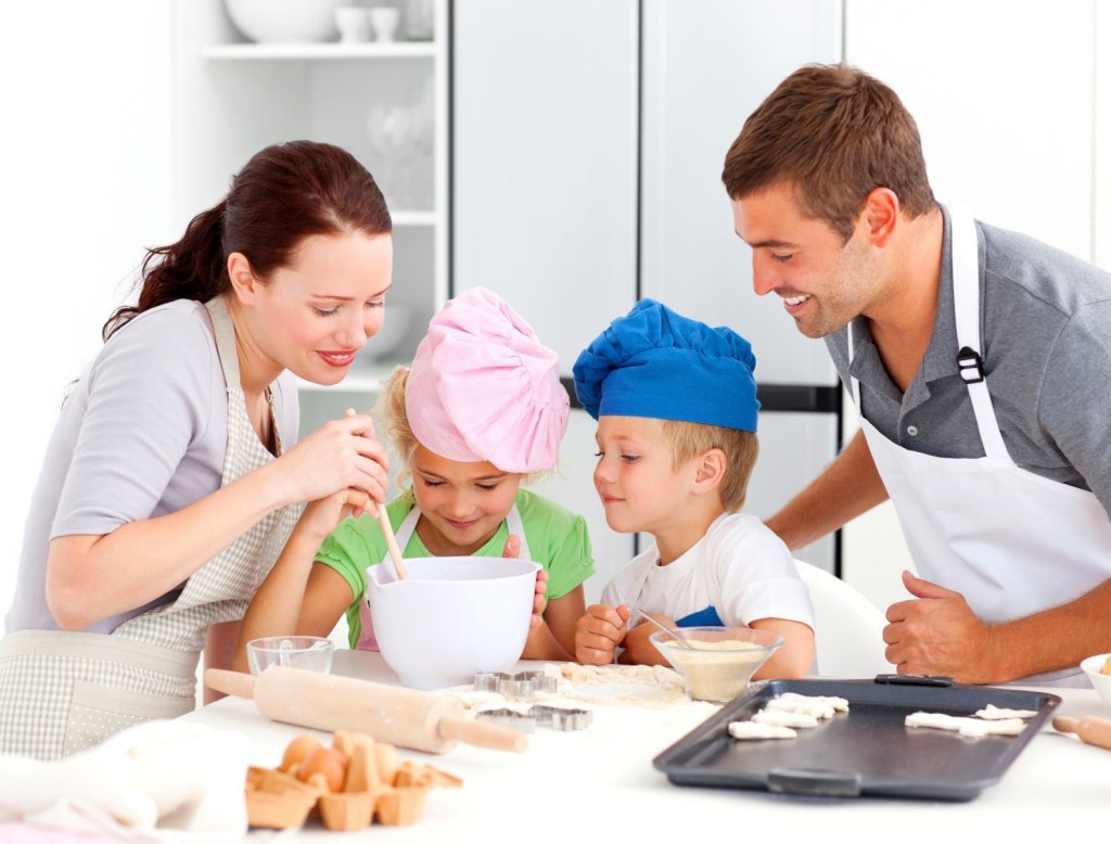 familia-cocinando-con-hijos