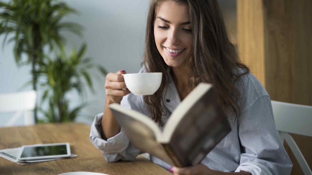 mujer-leyendo-un-libro