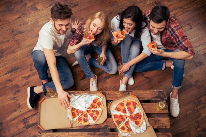 pizza-friends-fun-700x466