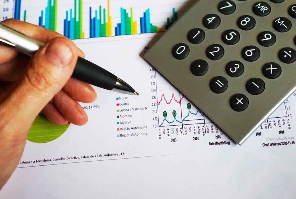 3-errores-que-no-debes-cometer-si-quieres-asegurar-tu-futuro-financiero.-1000x675