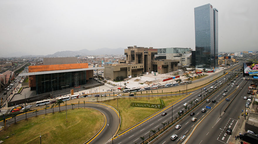 Lima 29 de setiembre del 2015Recorrido por la nueva sede del Banco de la NaciÛn, que se ha convertido en el edificio m·s alto de Lima, destronando a la Torre Begonias en esa categorÌa. Esta nueva torre tiene 137 metros de altura, distribuidos en 31 pisos y cuatro sÛtanos. En el ˙ltimo nivel habr· un helipuerto. En la construcciÛn participaron 800 obreros y se vaciaron 6 mil metros c˙bicos de concreto. AquÌ se llevaran a cabo las reuniones internacionales del FMI y el Bacnco Mundial en el mes de octurbre.