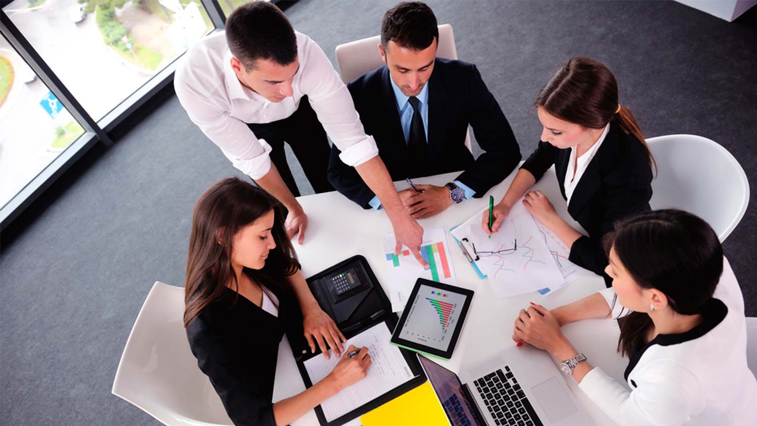 Conoce los beneficios de trabajar en equipo