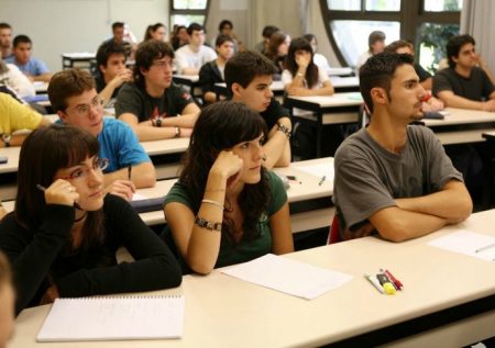 Amplían plazo para postular a becas de universitarios