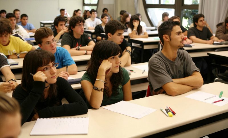 Amplían plazo para postular a becas de universitarios