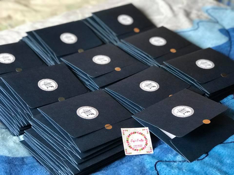 Gana dinero diseñando tarjetas para eventos