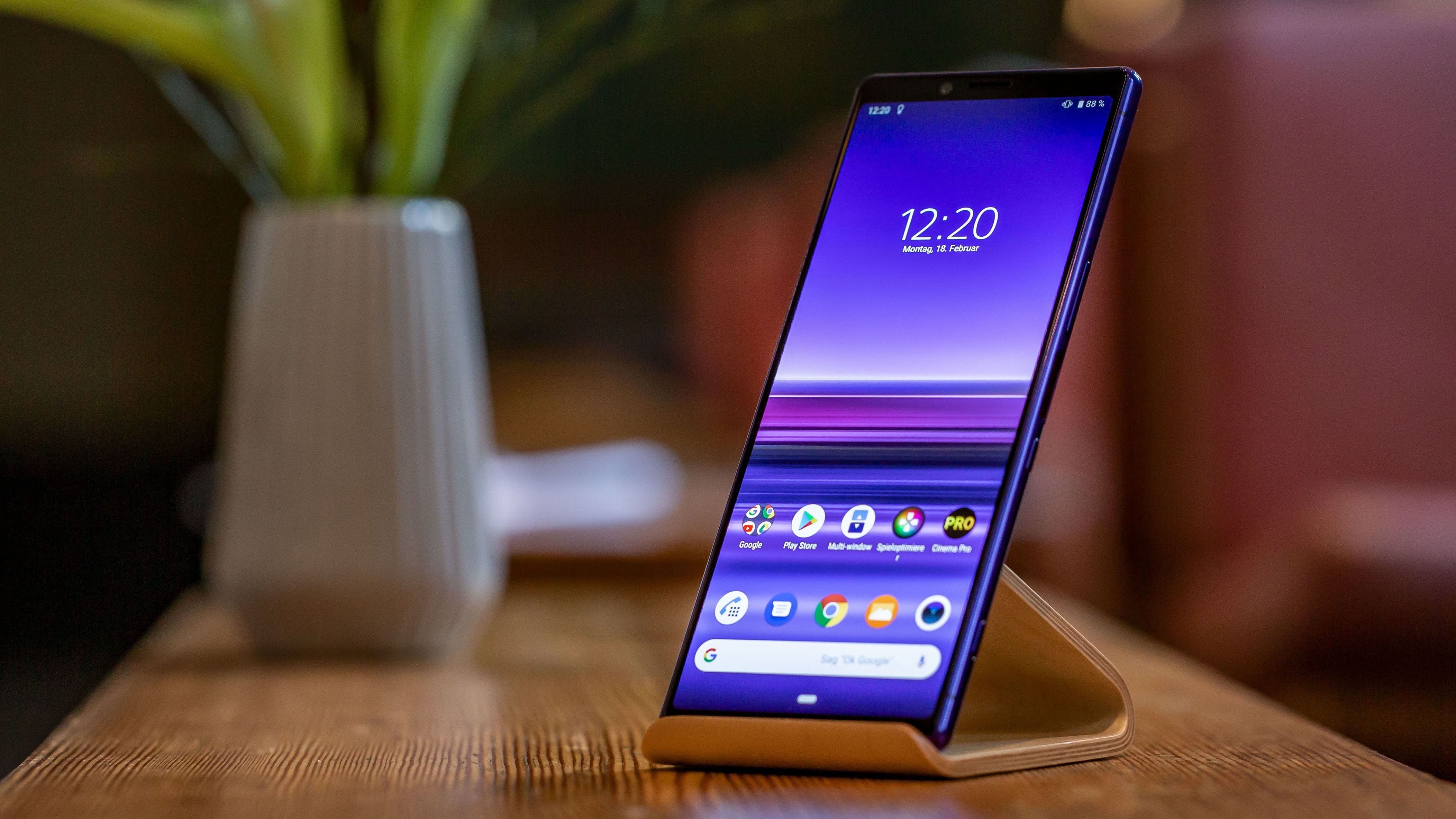 Lo nuevo en celulares: triple cámara y pantalla cine