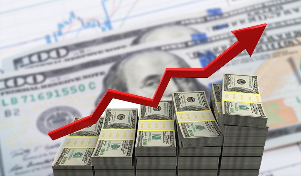 Dólar continúa al alza por clima político