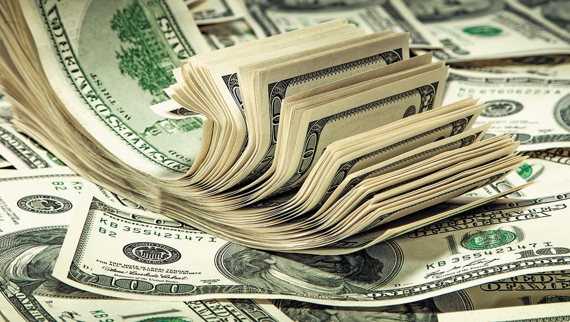 Dólar retrocede tras salida de Bellido